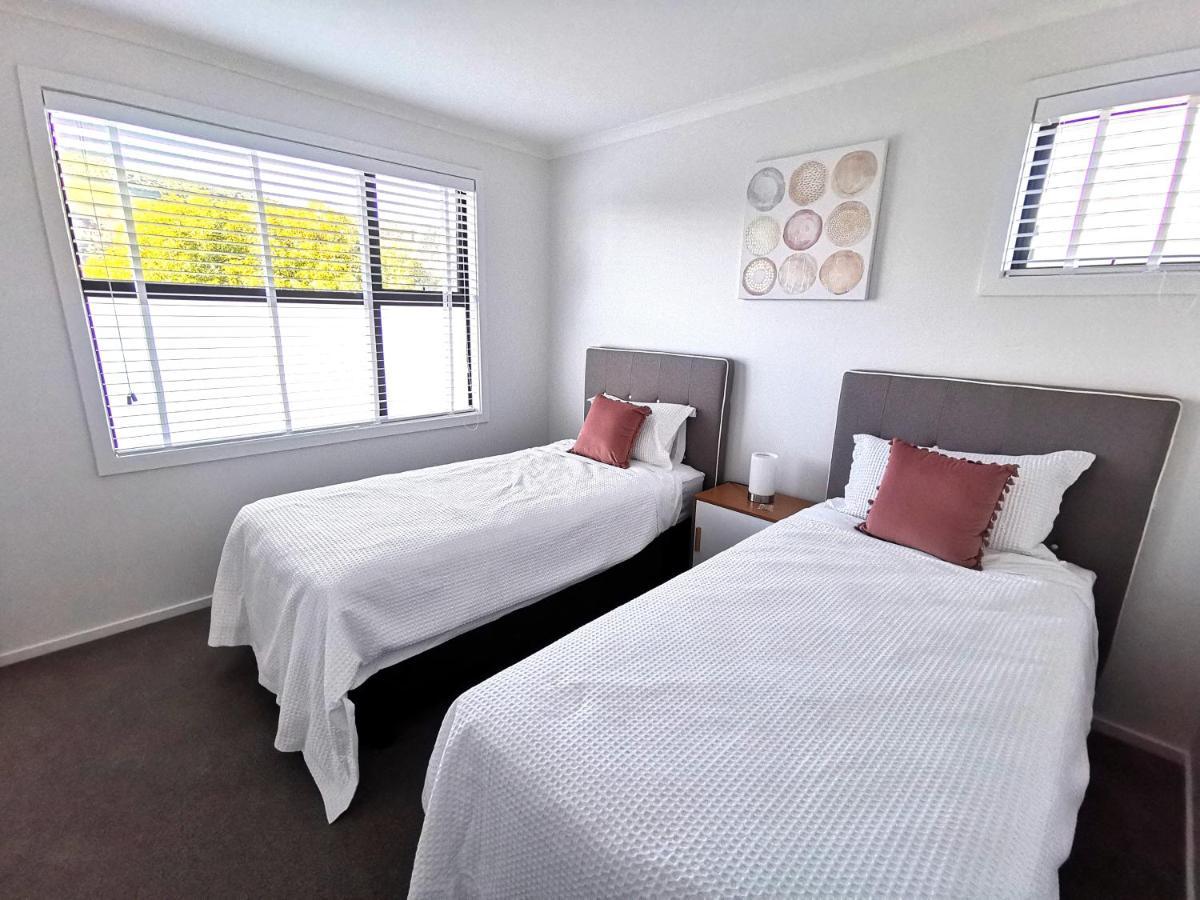 Town House 10 Minute Walk To Town Apartment *